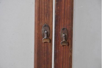 《ペイント仕上げ限定》　アンティーク建具　昭和初期　大正ロマン　格子デザインが趣深いガラス窓2枚セット　(R-085053)