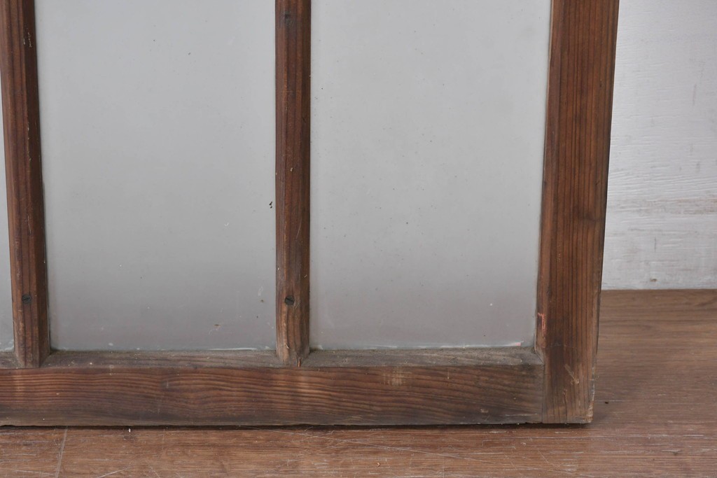 《ペイント仕上げ限定》　アンティーク建具　昭和初期　大正ロマン　格子デザインが趣深いガラス窓2枚セット　(R-085053)