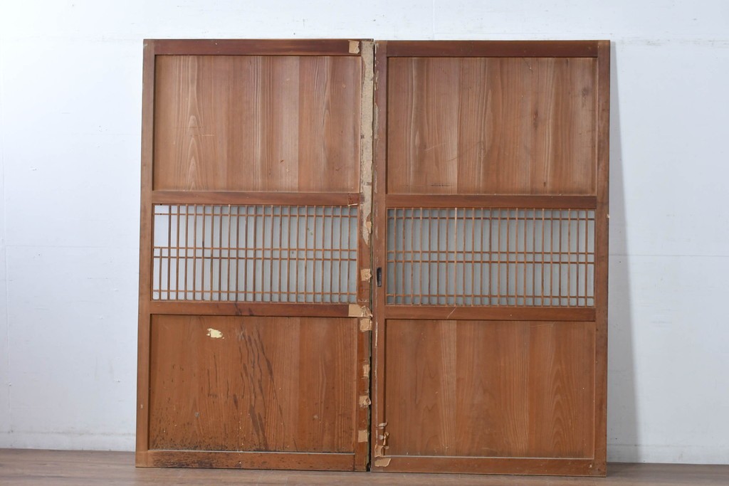 アンティーク建具　昭和初期～中期　縦格子が美しく映えるガラス帯戸2枚セット　(R-085054)