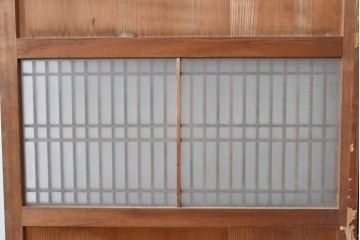 アンティーク建具　昭和初期～中期　縦格子が美しく映えるガラス帯戸2枚セット　(R-085054)