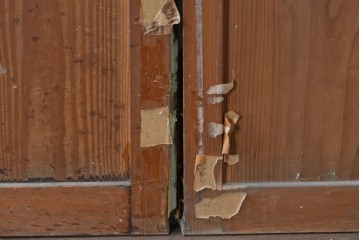 アンティーク建具　昭和初期～中期　縦格子が美しく映えるガラス帯戸2枚セット　(R-085054)