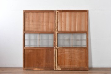アンティーク建具　昭和初期～中期　縦格子が美しく映えるガラス帯戸2枚セット　(R-085054)