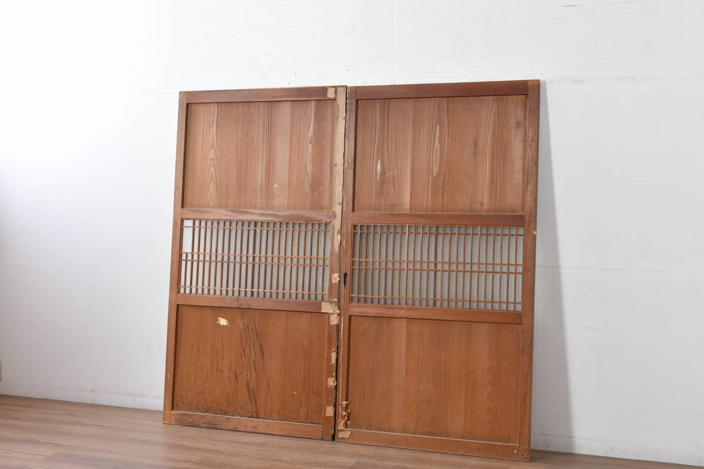 アンティーク建具　昭和初期～中期　縦格子が美しく映えるガラス帯戸2枚セット　(R-085054)