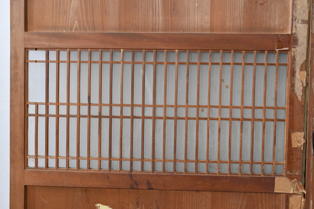 アンティーク建具　昭和初期～中期　縦格子が美しく映えるガラス帯戸2枚セット　(R-085054)