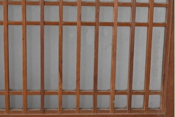 アンティーク建具　昭和初期～中期　縦格子が美しく映えるガラス帯戸2枚セット　(R-085054)