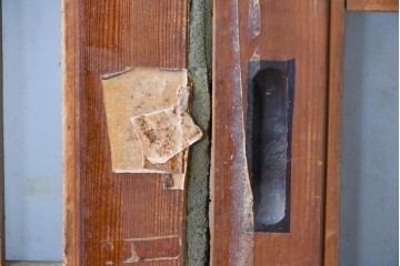 アンティーク建具　昭和初期～中期　縦格子が美しく映えるガラス帯戸2枚セット　(R-085054)