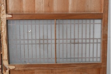 アンティーク建具　昭和初期～中期　縦格子が美しく映えるガラス帯戸2枚セット　(R-085054)