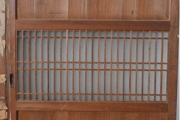 アンティーク建具　昭和初期～中期　縦格子が美しく映えるガラス帯戸2枚セット　(R-085054)