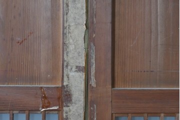 アンティーク建具　昭和初期～中期　縦格子が美しく映えるガラス帯戸2枚セット　(R-085054)