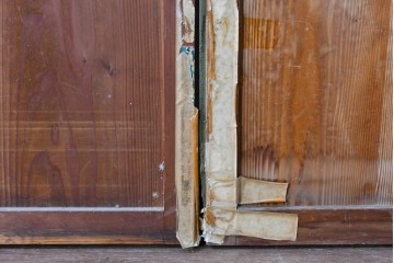 アンティーク建具　昭和初期～中期　縦格子が美しく映えるガラス帯戸2枚セット　(R-085054)