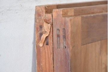 アンティーク建具　昭和初期～中期　縦格子が美しく映えるガラス帯戸2枚セット　(R-085054)