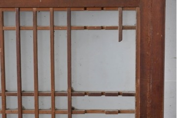 アンティーク建具　素朴な味わいの格子入りガラスの帯戸1枚　(R-085055)