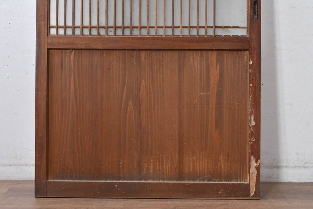 アンティーク建具　素朴な味わいの格子入りガラスの帯戸1枚　(R-085055)