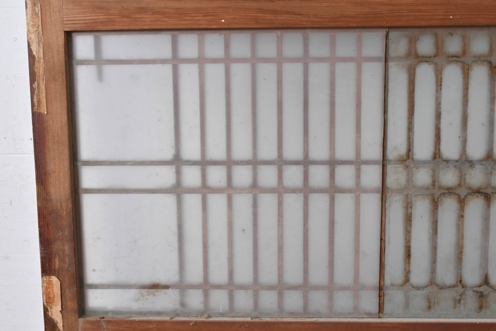 アンティーク建具　素朴な味わいの格子入りガラスの帯戸1枚　(R-085055)