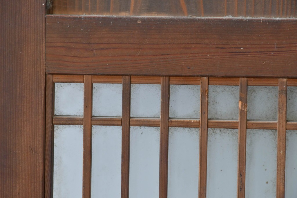 アンティーク建具　素朴な味わいの格子入りガラスの帯戸1枚　(R-085055)