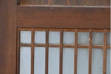 アンティーク建具　素朴な味わいの格子入りガラスの帯戸1枚　(R-085055)