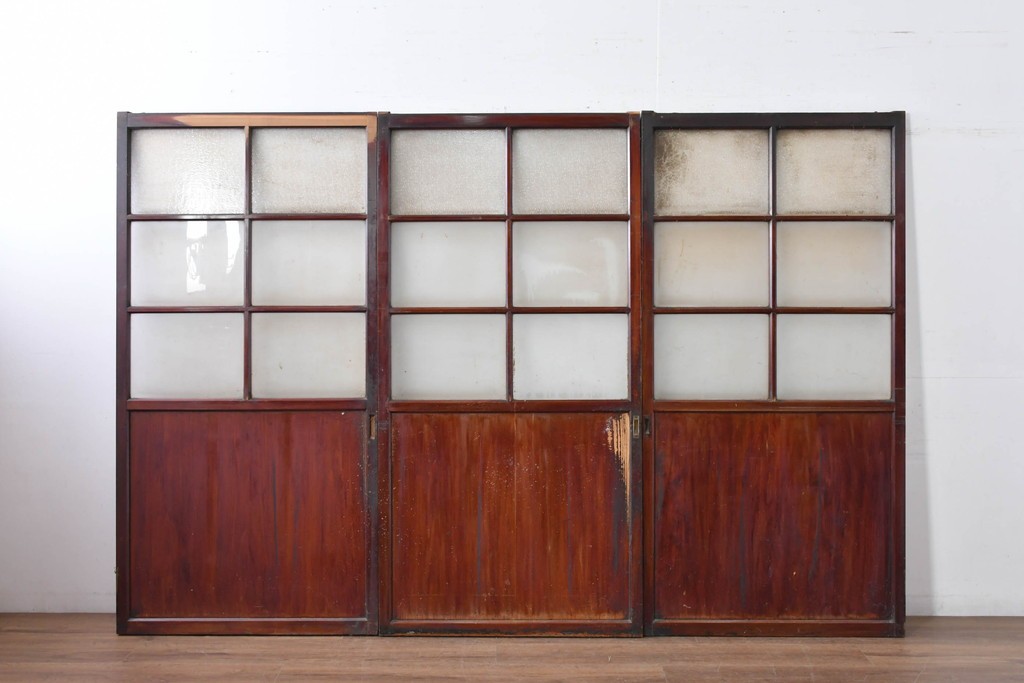 アンティーク建具　昭和初期　光をやわらかく取り込む格子入りのガラス戸3枚セット　(R-085056)
