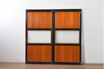 アンティーク建具　昭和初期～中期　板戸とガラス帯を組み合わせたガラス帯戸2枚セット　(R-085057)