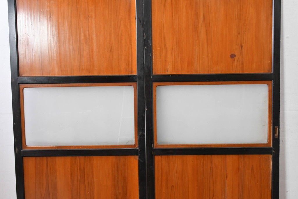 アンティーク建具　昭和初期～中期　板戸とガラス帯を組み合わせたガラス帯戸2枚セット　(R-085057)