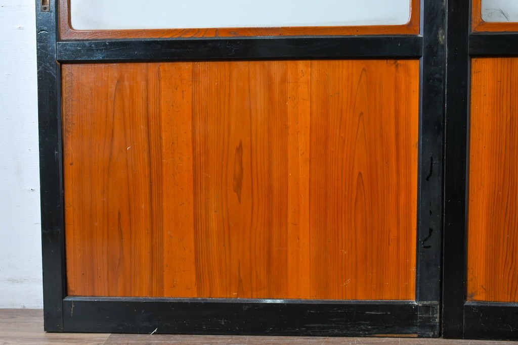 アンティーク建具　昭和初期～中期　板戸とガラス帯を組み合わせたガラス帯戸2枚セット　(R-085057)