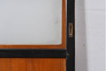 アンティーク建具　昭和初期～中期　板戸とガラス帯を組み合わせたガラス帯戸2枚セット　(R-085057)