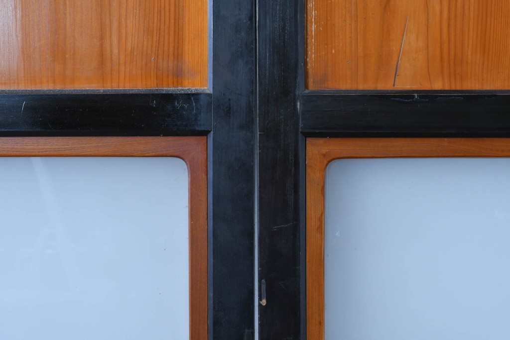 アンティーク建具　昭和初期～中期　板戸とガラス帯を組み合わせたガラス帯戸2枚セット　(R-085057)