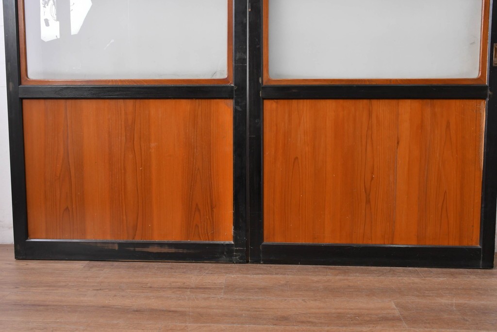 アンティーク建具　昭和初期～中期　板戸とガラス帯を組み合わせたガラス帯戸2枚セット　(R-085057)