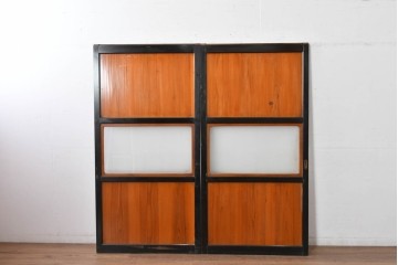 アンティーク建具　昭和初期～中期　板戸とガラス帯を組み合わせたガラス帯戸2枚セット　(R-085057)