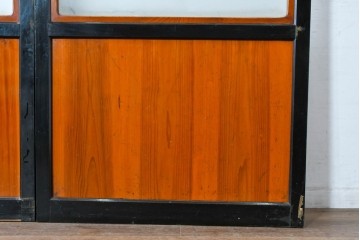 アンティーク建具　昭和初期～中期　板戸とガラス帯を組み合わせたガラス帯戸2枚セット　(R-085057)