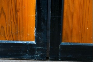 アンティーク建具　昭和初期～中期　板戸とガラス帯を組み合わせたガラス帯戸2枚セット　(R-085057)