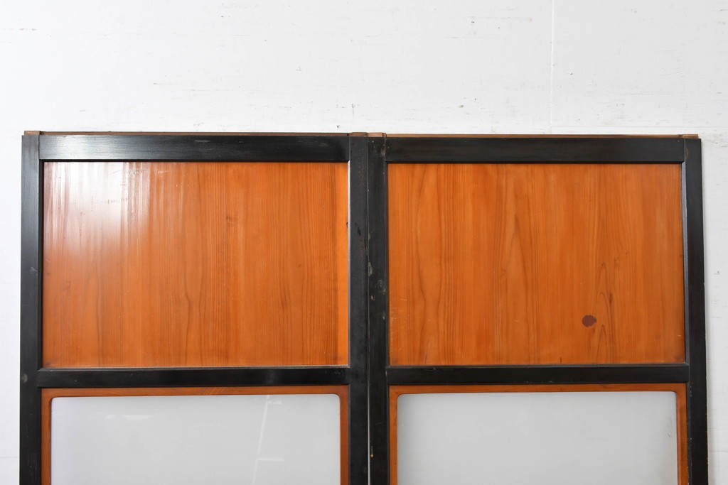 アンティーク建具　昭和初期～中期　板戸とガラス帯を組み合わせたガラス帯戸2枚セット　(R-085057)