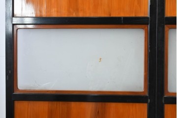 アンティーク建具　昭和初期～中期　黒枠と木目の対比が美しいガラス帯戸2枚セット　(R-085058)
