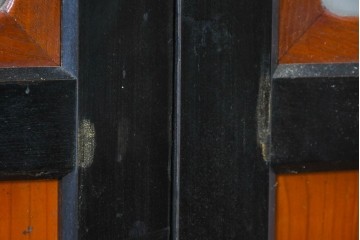 アンティーク建具　昭和初期～中期　黒枠と木目の対比が美しいガラス帯戸2枚セット　(R-085058)