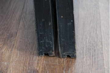 アンティーク建具　昭和初期～中期　黒枠と木目の対比が美しいガラス帯戸2枚セット　(R-085058)