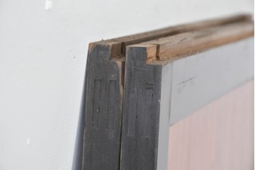 アンティーク建具　昭和初期～中期　黒枠と木目の対比が美しいガラス帯戸2枚セット　(R-085058)