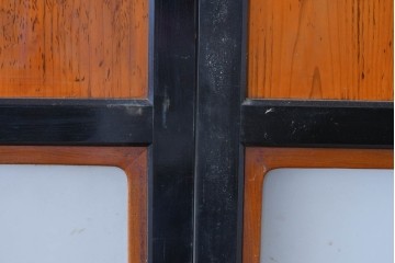 アンティーク建具　昭和初期～中期　黒枠と木目の対比が美しいガラス帯戸2枚セット　(R-085058)
