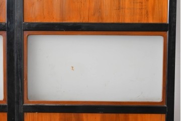 アンティーク建具　昭和初期～中期　黒枠と木目の対比が美しいガラス帯戸2枚セット　(R-085058)