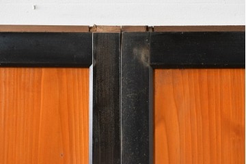 アンティーク建具　昭和初期～中期　黒枠と木目の対比が美しいガラス帯戸2枚セット　(R-085058)