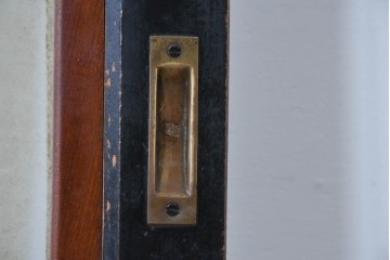 アンティーク建具　昭和初期～中期　黒枠と木目の対比が美しいガラス帯戸1枚　(R-085059)