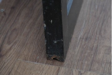 アンティーク建具　昭和初期～中期　黒枠と木目の対比が美しいガラス帯戸1枚　(R-085059)