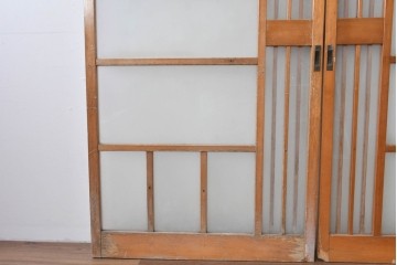 ヴィンテージ建具　昭和中期　縦桟がアクセントのガラス戸2枚セット　(R-085060)