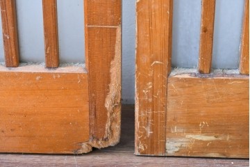 ヴィンテージ建具　昭和中期　縦桟がアクセントのガラス戸2枚セット　(R-085060)