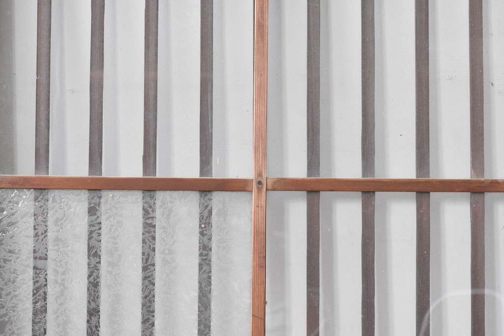 ヴィンテージ建具　昭和中期　結霜ガラス入りの幅狭玄関戸4枚セット　(R-085061)