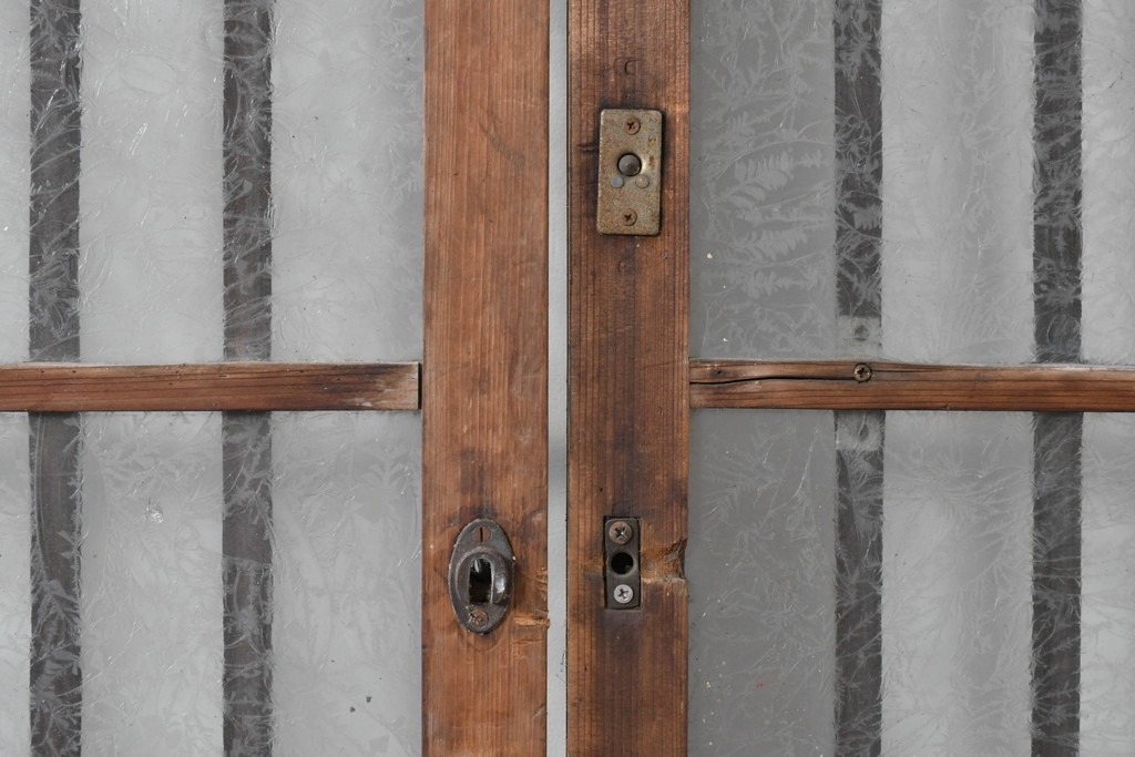 ヴィンテージ建具　昭和中期　結霜ガラス入りの幅狭玄関戸4枚セット　(R-085061)