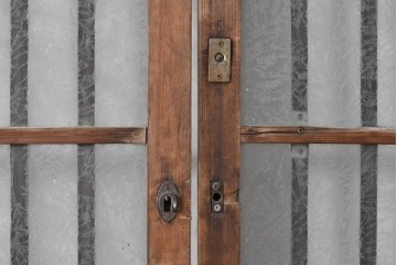 ヴィンテージ建具　昭和中期　結霜ガラス入りの幅狭玄関戸4枚セット　(R-085061)