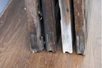 ヴィンテージ建具　昭和中期　結霜ガラス入りの幅狭玄関戸4枚セット　(R-085061)