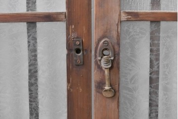 ヴィンテージ建具　昭和中期　結霜ガラス入りの幅狭玄関戸4枚セット　(R-085061)