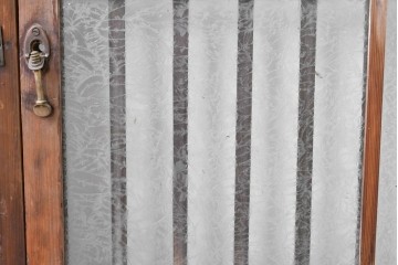 ヴィンテージ建具　昭和中期　結霜ガラス入りの幅狭玄関戸4枚セット　(R-085061)