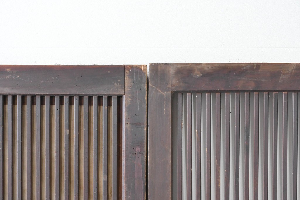 アンティーク建具　昭和初期　細やかな縦桟の裏障子付き格子戸4枚セット　(R-085062)