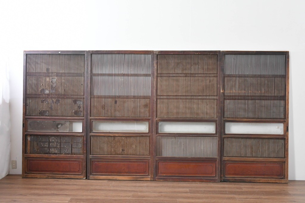 アンティーク建具　昭和初期　細やかな縦桟の裏障子付き格子戸4枚セット　(R-085062)